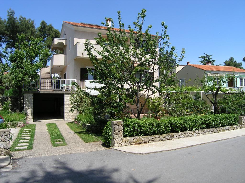 Apartments Ines Krk Town Exteriör bild