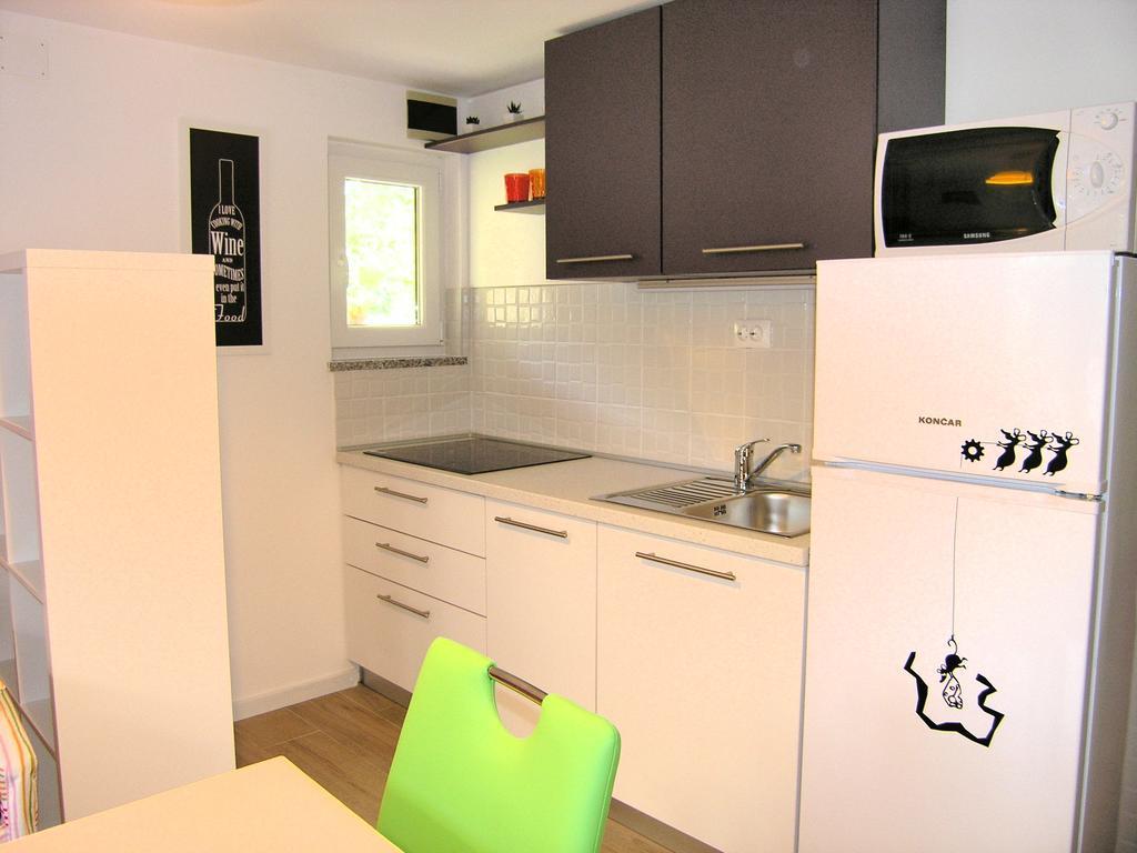 Apartments Ines Krk Town Exteriör bild